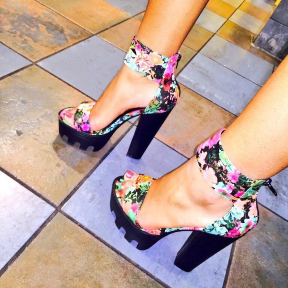 🌺🌷Floral Platform Heels🌸